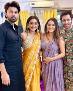 Kritika Sharma Instagram - Diwali Celebrations ✨ love light and laughter from us to you! Happy Diwali 🪔 

#diwali #diwali2023