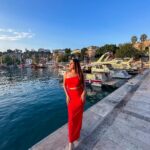 Kritika Sharma Instagram - Kudi Kudi Main Kinni Kinni ❤️ Outfit - zara Location - marina , Antalya #travel #antalya #turkey #redress Marina, Antalya