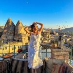 Kritika Sharma Instagram – The most favourite part of my turkey trip to do this 🤍 #gratitude 
Outfit @sainygargcouture 
Styled by @_vaishnavii.3011 
Location @sultan_cave_suites 

#travel #whitedress #cappadocia #hotairballoon #photoshoot #terrace Sultan Cave Suites