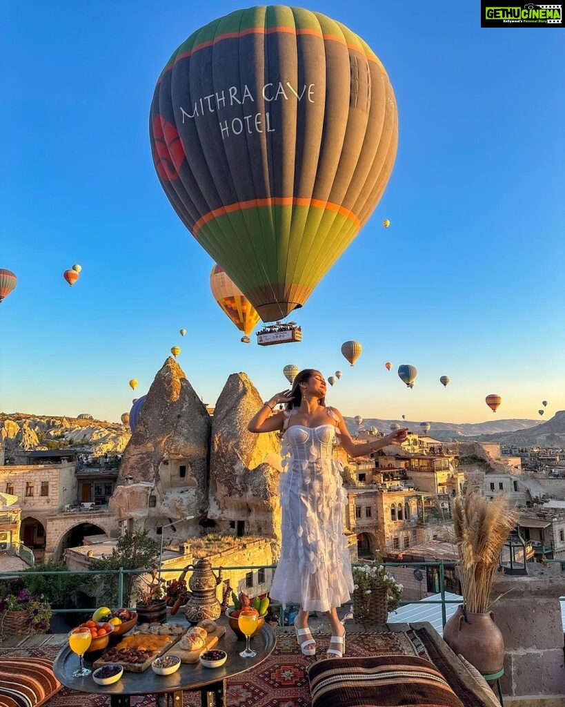 Kritika Sharma Instagram - The most favourite part of my turkey trip to do this 🤍 #gratitude Outfit @sainygargcouture Styled by @_vaishnavii.3011 Location @sultan_cave_suites #travel #whitedress #cappadocia #hotairballoon #photoshoot #terrace Sultan Cave Suites
