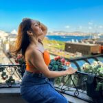 Kritika Sharma Instagram - 📍 @hotelderevegalata ❤️ We were hosted by this beautiful and chic hotel located at Galata port with breathtaking views ! It was near to all the tourist locations and attractions ! The experience was top notch at the hotel ! Highly recommend to stay at this one when in Istanbul ! Hospitality was amazing and the rooms were to die for ! Istanbul, Turkey
