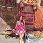 Kritika Sharma Instagram – 🧡🩵🩷

Outfit @letsunpause 
Styled by @_vaishnavii.3011 

#travel #turkeycarpet #turkey #cappadocia Istanbul, Turkey
