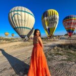 Kritika Sharma Instagram – 🧡✨ grateful! @turquazballoons 
Outfit @thesushclothing 
Styled by @_vaishnavii.3011 

#travel #cappadocia #hotairballoon #turkey #2023 Cappadocia/Turkey