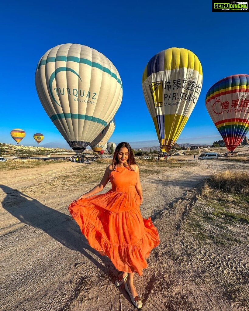 Kritika Sharma Instagram - 🧡✨ grateful! @turquazballoons Outfit @thesushclothing Styled by @_vaishnavii.3011 #travel #cappadocia #hotairballoon #turkey #2023 Cappadocia/Turkey