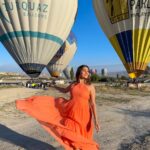 Kritika Sharma Instagram – 🧡✨ grateful! @turquazballoons 
Outfit @thesushclothing 
Styled by @_vaishnavii.3011 

#travel #cappadocia #hotairballoon #turkey #2023 Cappadocia/Turkey