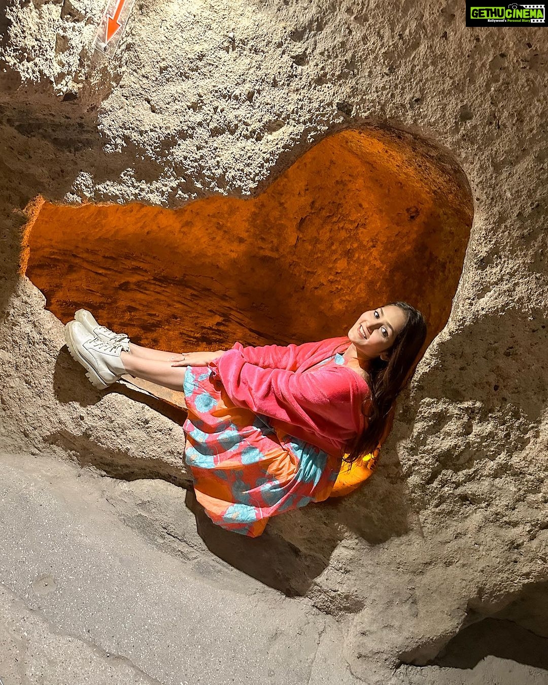 Kritika Sharma Instagram - Places to see in cappadocia! We stayed there for 3days and we did both green and red tour which is south and north cappadocia! Also the highlight - cave hotel and hot air balloon ride! 1. Pasha Valley 2. Love valley 3. Fairy Chimneys 4 Pasha Valley 5. Kings valley 6 hot air balloon ride 7 underground city tour 8 and 9 . Monastery 10. Pigeon valley If you have any questions please drop@a comment below ! #travel #turkey #cappadocia #tourists #tours Cappadocia/Turkey