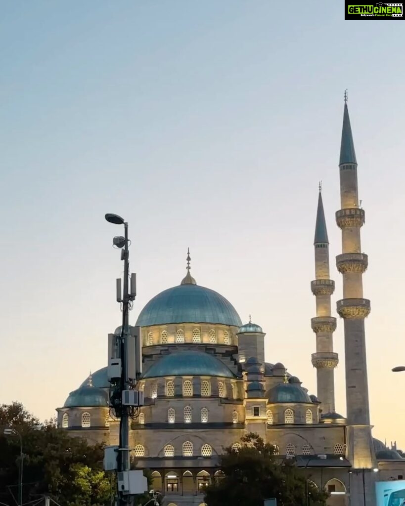 Kritika Sharma Instagram - Tourists Spots to visit in Istanbul Part - 2 1. Blue Mosque 2. Seven Hills restaurant - they let you feed the birds and you can see blue mosque and Hagia Sofia as well so do visit 3. Grand Bazaar - For shopping and bargaining is must ! 4. Topkapi Palace 5. Galata Tower 6. Suleymainiye Mosque 7. Taksim Street 8. Baklava and Turkish Tea 9. Kumpir - potato filled with veggies and sauces a famous street food for vegetarians 10. The famous St Sebastian cake at Galata Tower! Comment below if you have any questions ! Outfit Details Blue dress @thesushclothing Orange dress @label.taikee Styled by @_vaishnavii.3011 #turkey #istanbul #2023 #touristsplacesinistanbul #travel #tourist Istanbul, Turkey