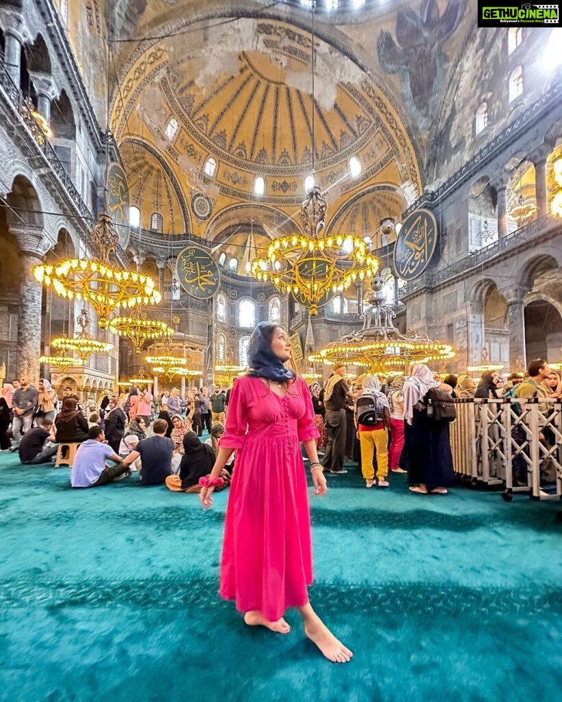 Kritika Sharma Instagram - Tourist spots to visit In Istanbul - part 1 1. Hagia Sofia - Outside 2. Hagia Sofia - inside Ps please wear full clothes when visiting mosques and take a scarf with you to cover your head or else you will have to pay for it inside ! 3. Dolmabahce Palace 4 .Dolmabahce Palace - the Gate 5 Dolmabahce Palace - outside garden 6 Simit - A famous street food of turkey 7 & 8 Basilica Cistern If you are planning a trip to turkey and have any questions feel free to comment below ! part 2 coming ! Outfit @saadgee.india Styled by @_vaishnavii.3011 #turkey #placestoseeinistanbul #istanbul #tourists #whattoseeinistanbul #2023 #trip #vacation Istanbul, Turkey