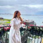 Kritika Sharma Instagram - 📍 @hotelderevegalata ❤️ We were hosted by this beautiful and chic hotel located at Galata port with breathtaking views ! It was near to all the tourist locations and attractions ! The experience was top notch at the hotel ! Highly recommend to stay at this one when in Istanbul ! Hospitality was amazing and the rooms were to die for ! Istanbul, Turkey