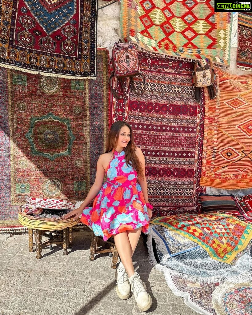 Kritika Sharma Instagram - 🧡🩵🩷 Outfit @letsunpause Styled by @_vaishnavii.3011 #travel #turkeycarpet #turkey #cappadocia Istanbul, Turkey