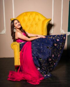 Kritika Sharma Instagram - Nazar na Lag Jaye jaanu ! 
Outfit @the_adhya_designer 
Studio @s3.mumbai 
Styled by @style.gramm_ 
MUA @hetals_brides