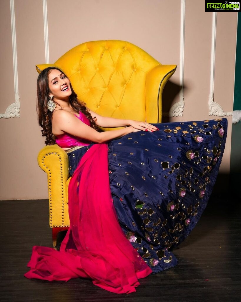Kritika Sharma Instagram - Nazar na Lag Jaye jaanu ! Outfit @the_adhya_designer Studio @s3.mumbai Styled by @style.gramm_ MUA @hetals_brides Mumbai, Maharashtra