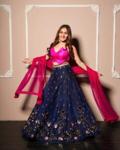 Kritika Sharma Instagram - Nazar na Lag Jaye jaanu ! 
Outfit @the_adhya_designer 
Studio @s3.mumbai 
Styled by @style.gramm_ 
MUA @hetals_brides