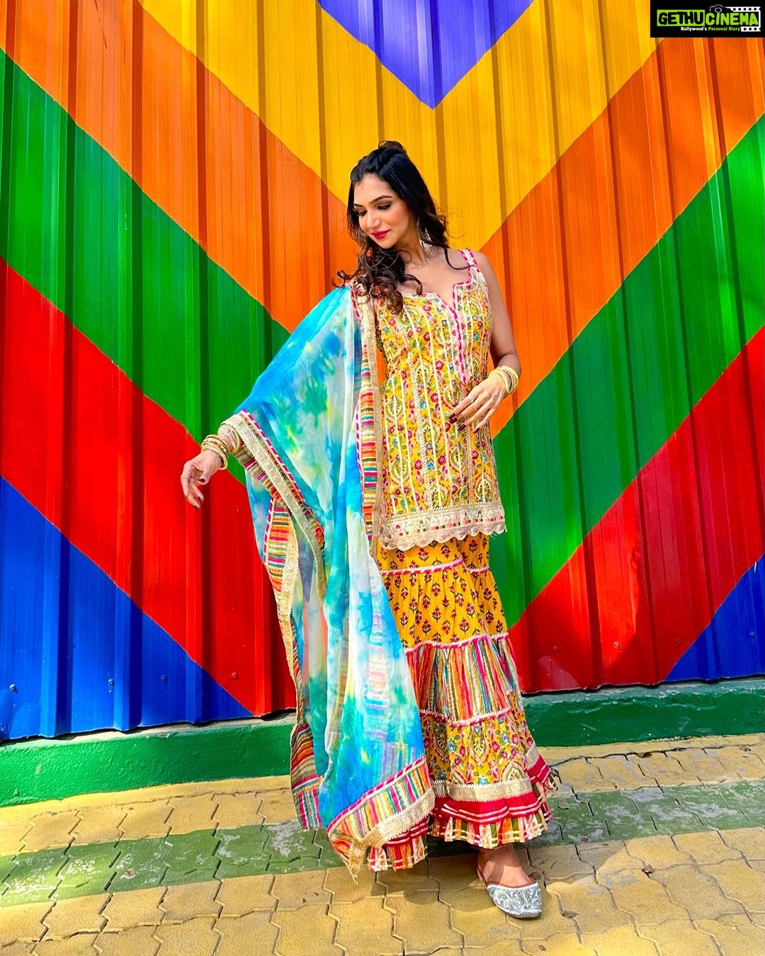 Kriti verma Instagram - Happiness….when my all 3 latest released songs ‘Sara Sehar’ , ‘Trucker’ & ‘Rupa’ are trending on Instagram 🥰 Outfit - @tiarastore.co.in 🫶🏻 #kriti #kritiverma #musicvideo #biggboss #roadies #mtv