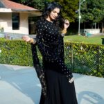 Kriti verma Instagram - Suggest me some good caption plz . The best one gets pinned ❤️🧿 #kriti #kritiverma #actor #suit #punjabi #actorslife🎬