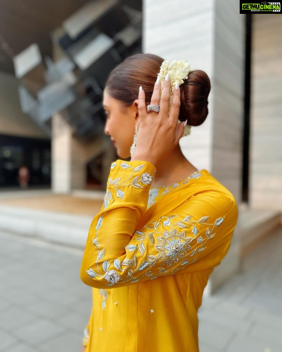 Krystle D'Souza Instagram - ☀️🌙 and all things yellow 💛 . . Outfit - @trumpetvineofficial PR- @sonyashaikh Kohlapuri heels - @irasoles