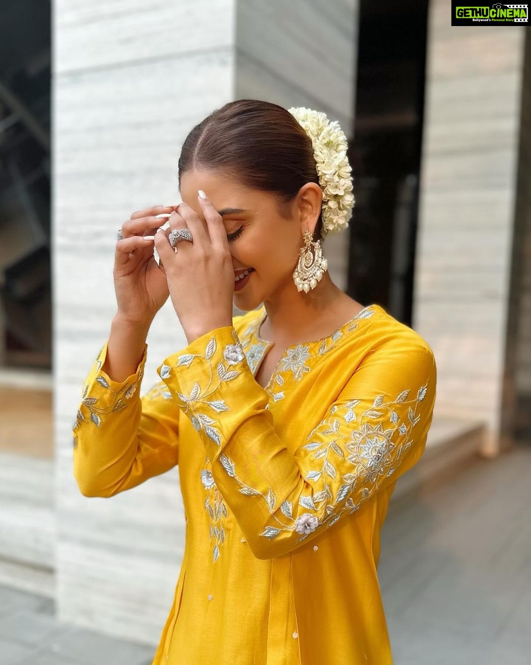 Krystle D'Souza Instagram - ☀️🌙 and all things yellow 💛 . . Outfit - @trumpetvineofficial PR- @sonyashaikh Kohlapuri heels - @irasoles