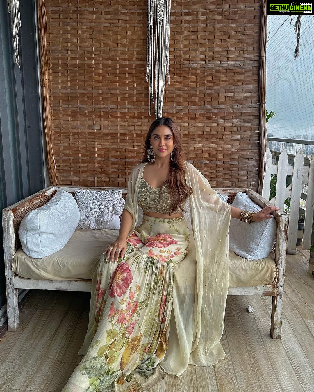 Krystle D'Souza Instagram - Green grass , blue skies .. in this beautiful world 🫶🏼 . . Outfit: @lapink_by_knareshkumar Jewellery: @shringaaar.ethnicstory PR: @vblitzcommunications . . . . . #ganpatibappamorya #ganeshchaturthi #festive #festival #festivewear #indian #festivalfashion #ganpati