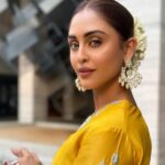 Krystle D'Souza Instagram - ☀️🌙 and all things yellow 💛 . . Outfit - @trumpetvineofficial PR- @sonyashaikh Kohlapuri heels - @irasoles