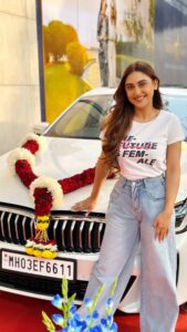 Krystle D'Souza Instagram - Happy Dhanteras 🎊🤍🧿 Welcoming home my new beauty that’s a beast 🛞 . . #dhanteras #celebration #bmw #signature