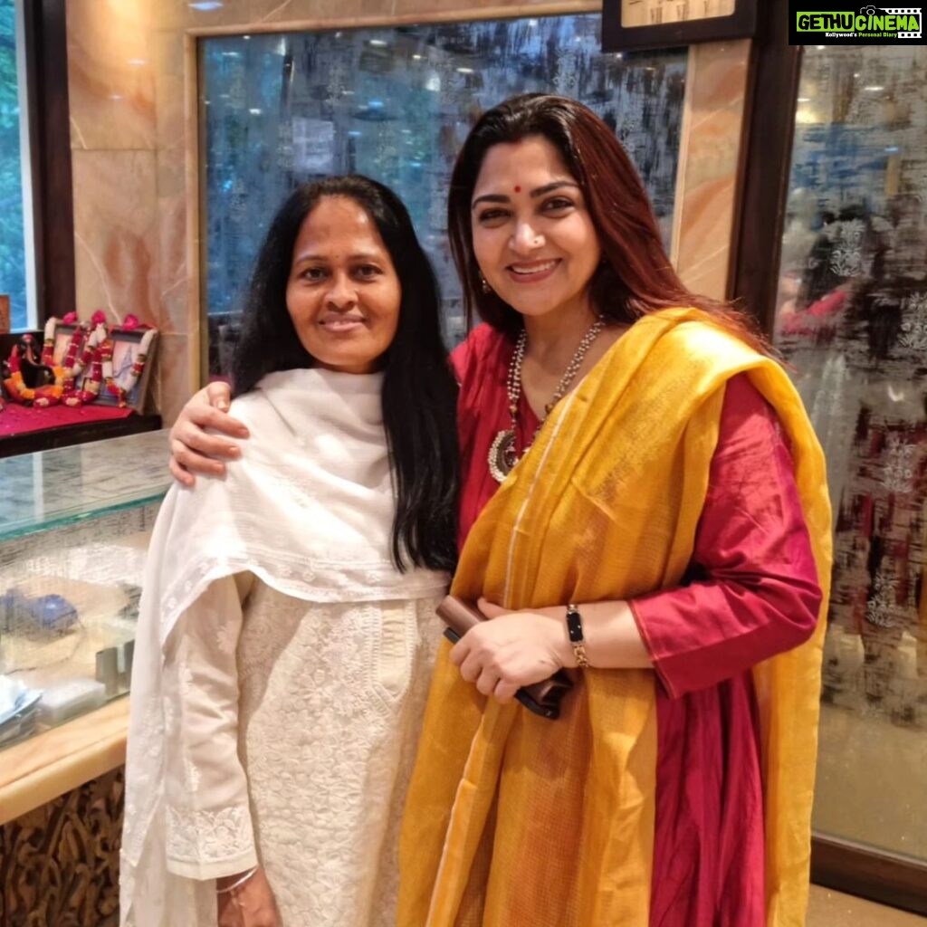 Kushboo Instagram - Meeting a friend, who is also a family, from the other side of the globe, gives so much of joy. My dearest friend, Rani Shankar, from the UK. She and her family were the guarding angels when my daughter was studying in London. ❤❤❤❤❤❤ @cosmetic.plasticsurgeon