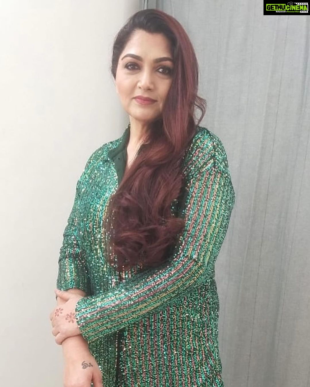 Kushboo Instagram - 💚💚💚 Green Glitter Glam 💚💚💚 #EmeraldEnchantment #GlitteryVibes #SparkleOn #AllThatGlitters #FeelTheMagic #GlamorousMe #FashionistaLife #ReadyToShine #NightOutStyle #TurningHeads #BringingTheGlam #GlitterQueen #FashionStatement #GlowingGreen #LifeInGlitter ✨✨✨ Remember to spread the glittery love and share your green glam looks! 💚