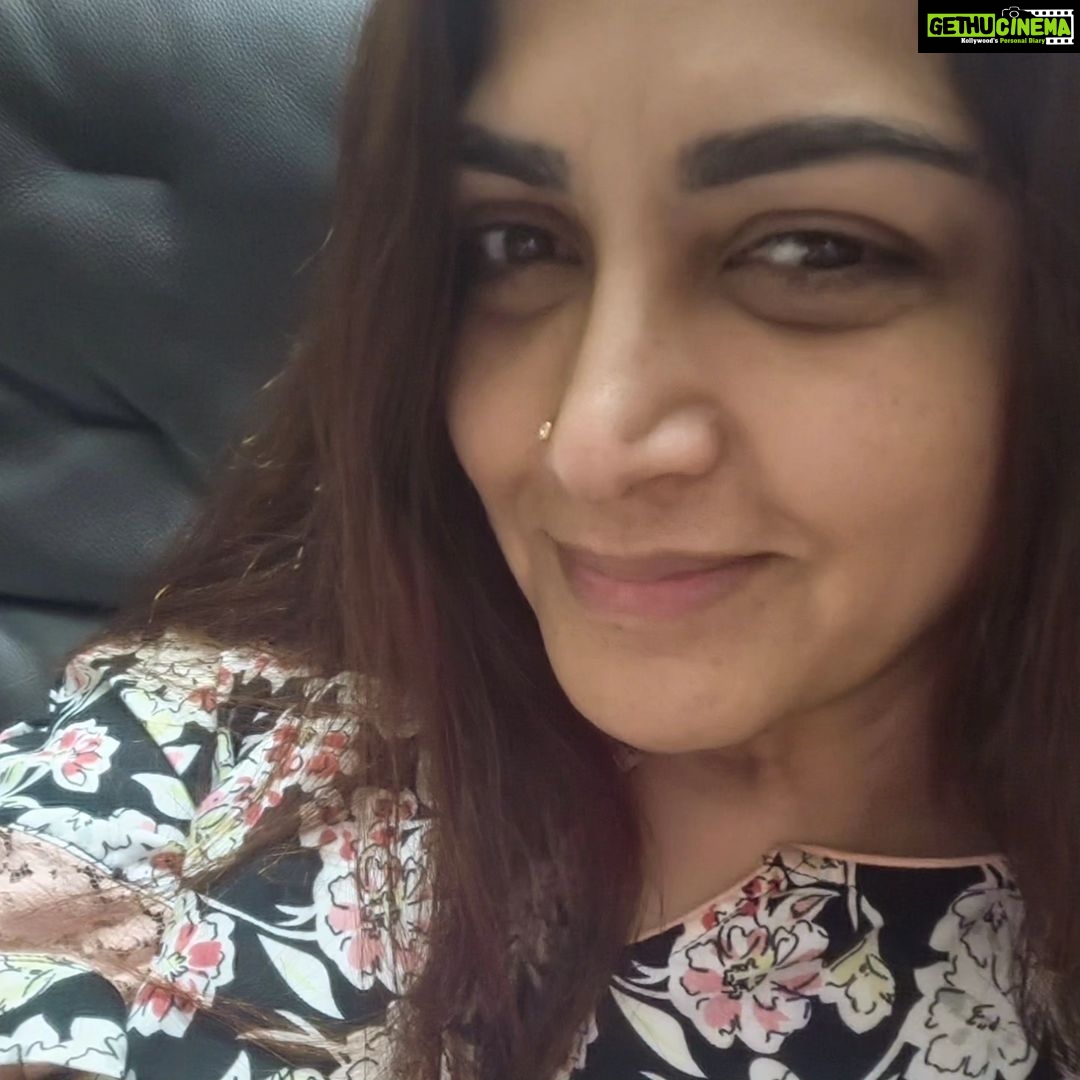 Kushboo Instagram - Bare all!! Flaunt it if you have it!! Natural to the T. ❤️ #nofilter #nomakeup #courage #beauty