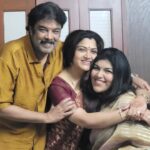 Kushboo Instagram - We couldn't celebrate Diwali this year due to an untimely demise of a loved one in the family. So we did the next best thing. Spend time at home with our loved ones. My elder baby @avantikasundar could join us as she was unwell. Hope all of you had a super funfilled Diwali. Sending loads of love, from our family to yours! ❤️❤️❤️🙏