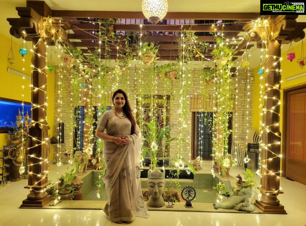 Kushboo Instagram - Wishing you all a very happy Diwali.. ♥♥♥♥♥