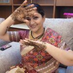 Kushboo Instagram – When family stays together, you conquer the world.. ♥️♥️♥️♥️

#familytime 
#mehendiparty
#engagement 
#bonding
#funtimes