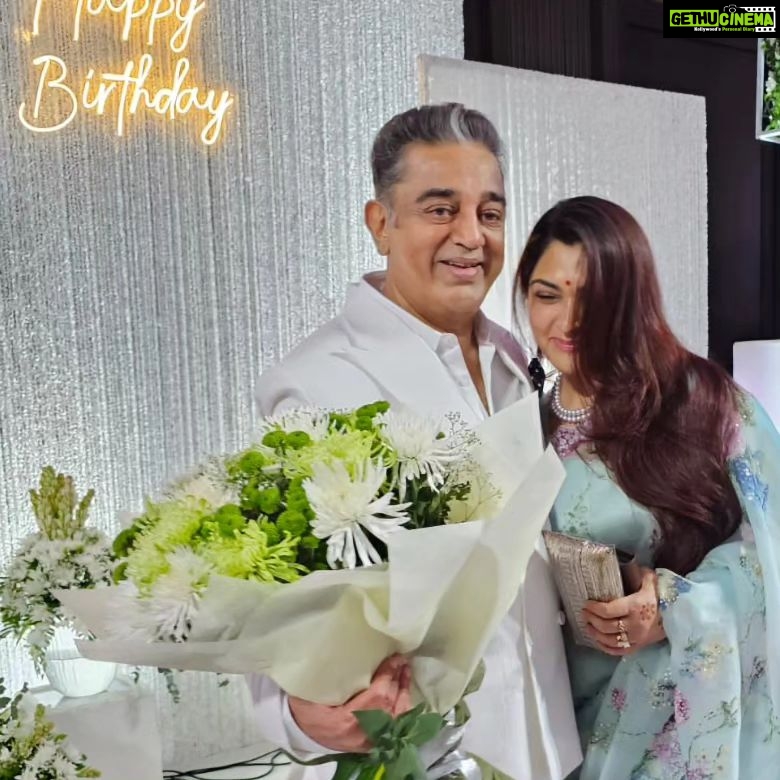 Kushboo Instagram - Happpppiest birthday to the legend. Our own dearest darling Kamal Sir. ❤️❤️❤️❤️🌟🌟🌟🌟🌟🎂🎂🎂🎂🎂❤️‍🔥❤️‍🔥❤️‍🔥❤️‍🔥❤️‍🔥 @ikamalhaasan #happybirthday 🎂🌟 #HBDKamalSir❤️❤️