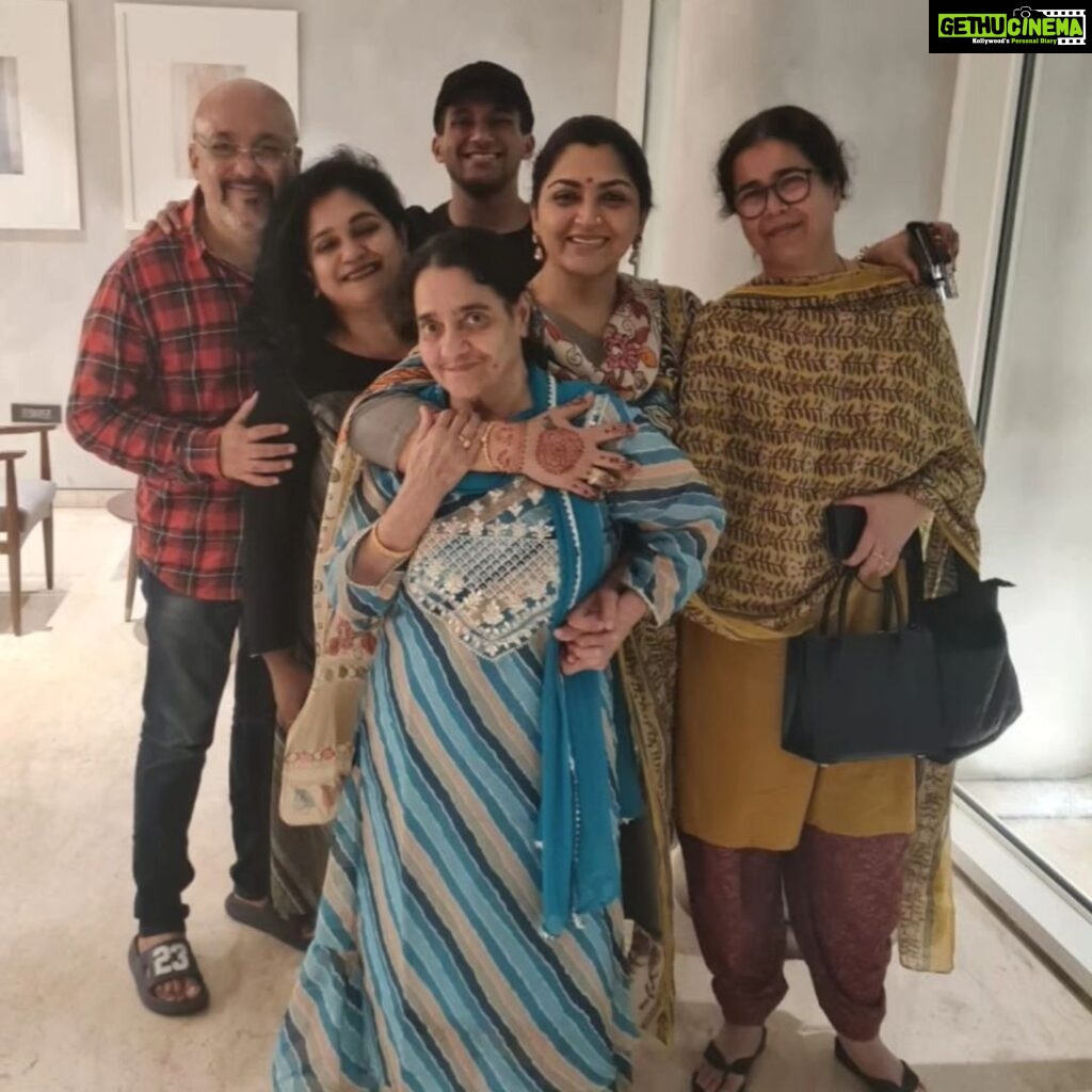 Kushboo Instagram - We couldn't celebrate Diwali this year due to an untimely demise of a loved one in the family. So we did the next best thing. Spend time at home with our loved ones. My elder baby @avantikasundar could join us as she was unwell. Hope all of you had a super funfilled Diwali. Sending loads of love, from our family to yours! ❤️❤️❤️🙏