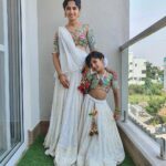 Kushee Ravi Instagram - ಎಲ್ಲರಿಗೂ ವಿಜಯದಶಮಿ ದಸರಾ ಹಬ್ಬದ ಹಾರ್ದಿಕ ಶುಭಾಶಯಗಳು. 🙏🏻 Happy Dasara 😊 . . Hair : @makeovers_by_shwethagowda Outfit : @tieknot_fashions