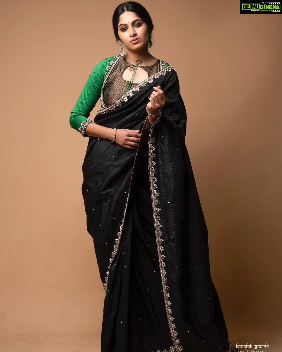 Kushee Ravi Instagram - 🖤 . . Pc : @koushikgowdaphotography Mua : @shruthiashwath_makeupartist Stylist : @stylebyshrujanaravikumar Outfit : @devimuthukumar.official