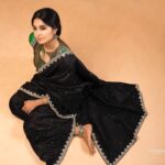 Kushee Ravi Instagram - My love for this timeless beauty is never-ending! . . Stylist. : @stylebyshrujanaravikumar Outfit. : @devimuthukumar.official Mua. : @shruthiashwath_makeupartist Pc. : @koushikgowdaphotography #dia #actorslife #fullmeals #artist #film #cinema #soulofdia