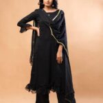 Kushee Ravi Instagram - 🖤 . . Pc : @koushikgowdaphotography Stylist : @stylebyshrujanaravikumar Outfit : @devimuthukumar.official Make up : @shruthiashwath_makeupartist