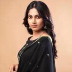 Kushee Ravi Instagram - 🖤 . . PC : @koushikgowdaphotography Stylist. : @stylebyshrujanaravikumar Mua. : @shruthiashwath_makeupartist Outfit : @veebooshaas_by_devimuthukumar