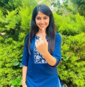Kushee Ravi Instagram - Done with my responsibility 😊

#dia #fullmeal #vote #responsiblecitizen #filmactor