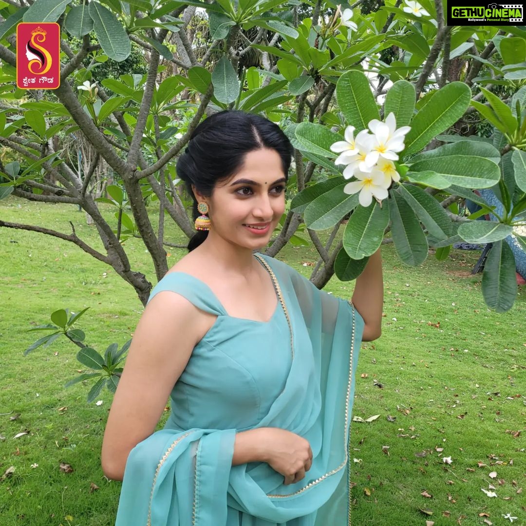 Kushee Ravi Instagram - My makeover to actress @iamkusheeraviofficial 😘 Awesome anarkali by @saitanarya .... babe👌 Kannada movie @fullmeals_movie #kannadathi💛❤️ #Makeoversbyshwethagowda #celebritymakeupartist #KFI📽️😎 #shwethagowda #mystudio #bangaloremakeupartists #hairdo #hairstylist #mualife #trending #kannadacinema #kannadamoviesongs❤