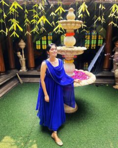 Kushee Ravi Instagram - ⛲️ 
.
.
.
👗: @stylebyaishwarya @saitanarya 
💄 : @makeovers_by_shwethagowda 
#fullmeals #dia #actorslife #shooting #artist