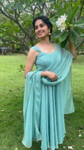 Kushee Ravi Instagram - Dress like you’re already famous 👗🤩
.
.
.
👗 : @stylebyaishwarya 
💄 : @makeovers_by_shwethagowda 
📷 : #dhanush 

#fullmeal #shooting #dia #actorslife