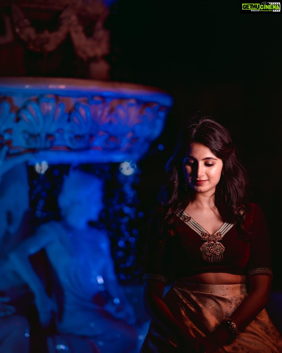 Kushee Ravi Instagram - ⛲️ . . . 📷 : @classicframesstudios 👗 : @anthariya_ 💄 : @makeovers_by_dhanya 👑 : @thespatika