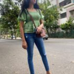 Kushee Ravi Instagram - Goals transform a random walk🚶🏻‍♀️ into a chase 🏃🏻‍♀️ . . . Pc : @thejaswini_sharma ❤️ @aishwarya.sai.k thanks for ruining the third picture 😜