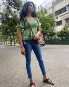 Kushee Ravi Instagram - Goals transform a random walk🚶🏻‍♀️ into a chase 🏃🏻‍♀️
.
.
. Pc : @thejaswini_sharma ❤️
 @aishwarya.sai.k thanks for ruining the third picture 😜