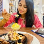 Kushee Ravi Instagram - Happiness is ice cream ❤️ . . Pc : @lohith___ravi__ #dia #actorslife #artistsoninstagram #soulofdia #film #filmlove #fullmeals