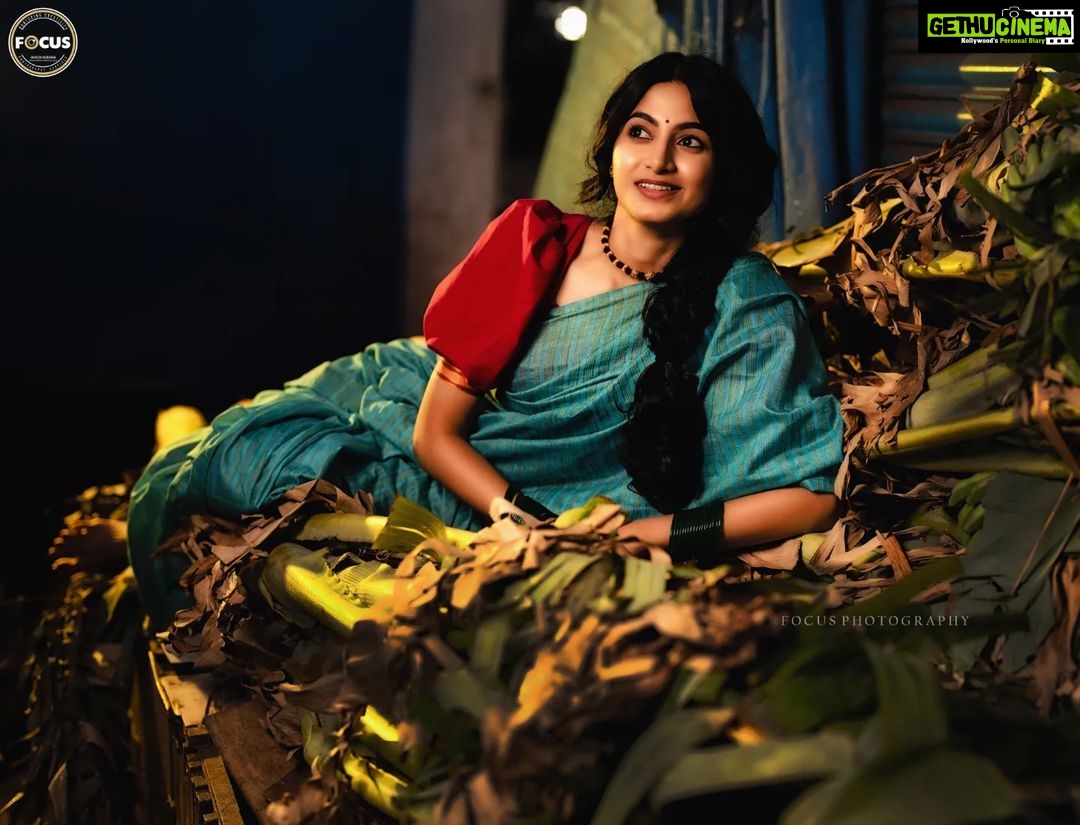 Kushee Ravi Instagram - Photoshoot for talented DIA movie fame actress @iamkusheeraviofficial @makeovers_by_shwethagowda @stylebyaishwarya @thespatika #portfolio #modelportfolio #portfolioshoot #portfolios #fashionportfolio #artportfolio #fwportfolio #keralaportfolio #modelingportfolio #portfoliodesign #portfoliobuilding #designportfolio #luxuryportfolio #myportfolio #portfoliowork #makeupportfolio #revistaportfolio #ourportfolio #tattooportfolio #weddingnet_portfolio #portfoliomanagement #portfoliobox_art #portfolioreview #photographyportfolio #modellingportfolio #propertyportfolio #portfolioday #portfoliophotography #portfolio_shoot #actorsportfolio KR Market