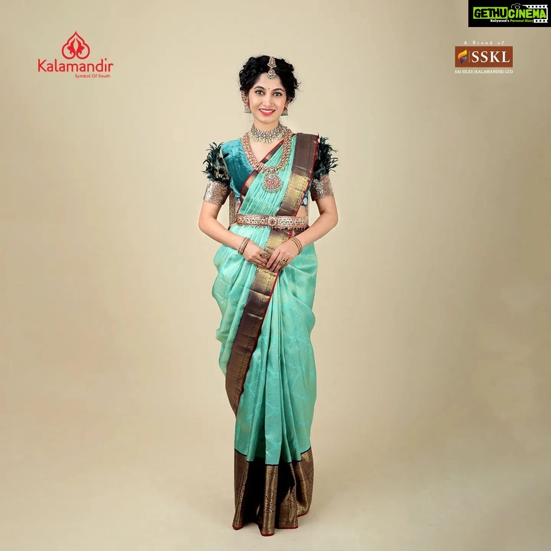 Kushee Ravi Instagram - In vibrant hues of gold and green, A pattu saree choose to tread, Its silken threads, soft to the touch, I feel like a queen, I feel like a star Inframe @iamkusheeraviofficial With intricate designs and rich textures, she looks like a true queen. Her elegance and grace are undeniable, making her a sight to behold Credits - MAU: @dr.durga_worldrecordholder Assistant MUA: @make_over_by_nirmala Photography: @photoboothcaptures , @niteshmehta_photography Jewelry Patner: @thespatika Let's grab our favorite sarees today on the below platforms 1. Vist and shop on website www.kalamandir.com 2. Order any remarkable piece of your favorite saree by sharing its screenshot on our WhatsApp number➡️9852 9852 99 3. Watch our daily INSTAGRAM LIVE SHOWS to grab your favorite saree at the best price offered by Kalamandir. Enjoy the best of saree shopping at KALAMANDIR - Where safety is a priority ( all products dispatched go thru thorough sanitization meeting all norms of safety for our esteemed #SilkSaree #TraditionalIndianAttire #IndianFashion #SpecialOccasionWear #ElegantSaree #SophisticatedStyle #pattusaree #blueandgold #indianfashion #elegancepersonified