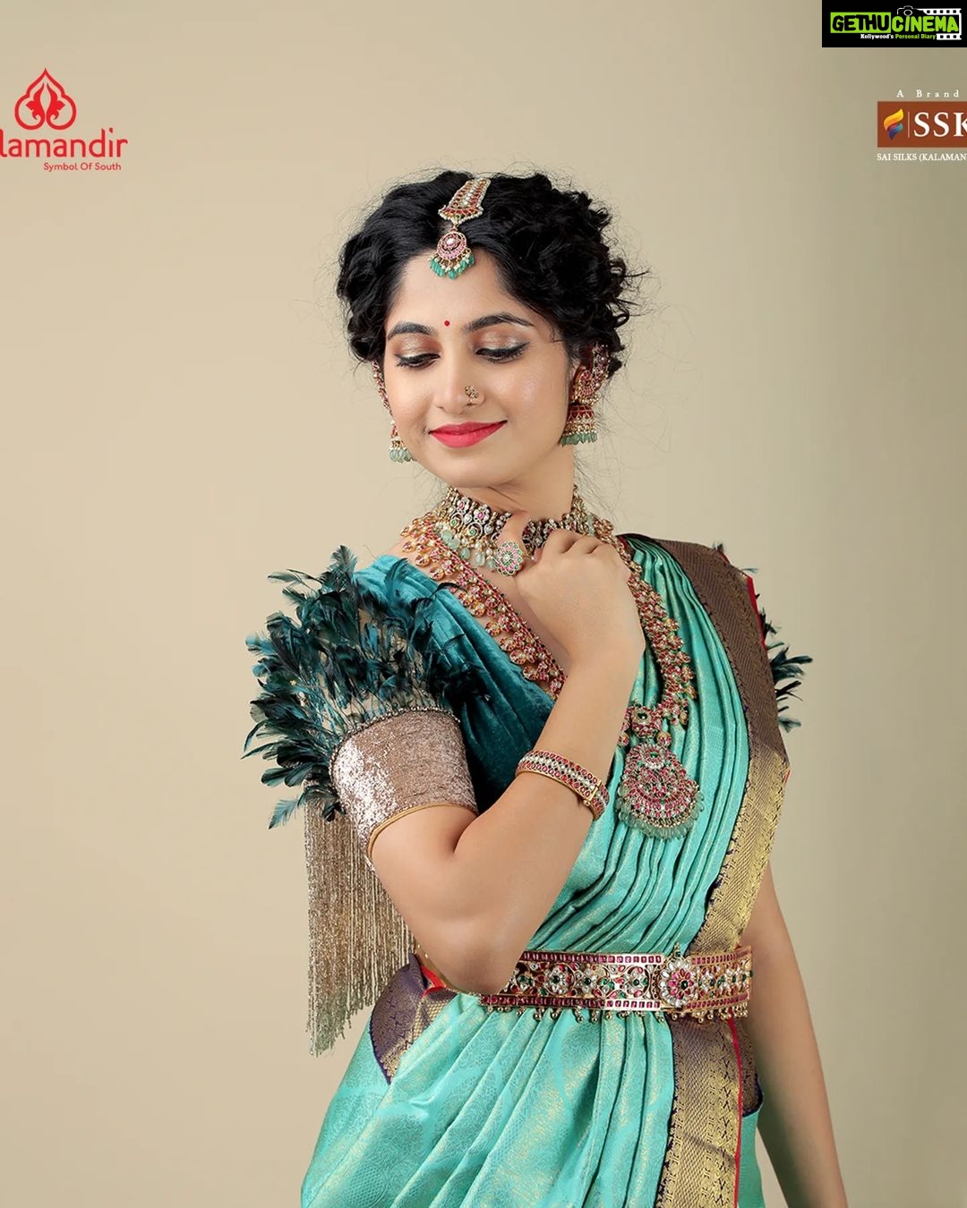 Kushee Ravi Instagram - In vibrant hues of gold and green, A pattu saree choose to tread, Its silken threads, soft to the touch, I feel like a queen, I feel like a star Inframe @iamkusheeraviofficial With intricate designs and rich textures, she looks like a true queen. Her elegance and grace are undeniable, making her a sight to behold Credits - MAU: @dr.durga_worldrecordholder Assistant MUA: @make_over_by_nirmala Photography: @photoboothcaptures , @niteshmehta_photography Jewelry Patner: @thespatika Let's grab our favorite sarees today on the below platforms 1. Vist and shop on website www.kalamandir.com 2. Order any remarkable piece of your favorite saree by sharing its screenshot on our WhatsApp number➡️9852 9852 99 3. Watch our daily INSTAGRAM LIVE SHOWS to grab your favorite saree at the best price offered by Kalamandir. Enjoy the best of saree shopping at KALAMANDIR - Where safety is a priority ( all products dispatched go thru thorough sanitization meeting all norms of safety for our esteemed #SilkSaree #TraditionalIndianAttire #IndianFashion #SpecialOccasionWear #ElegantSaree #SophisticatedStyle #pattusaree #blueandgold #indianfashion #elegancepersonified