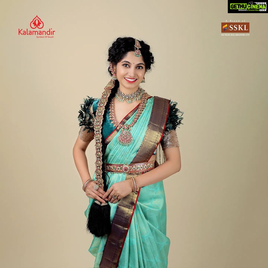 Kushee Ravi Instagram - In vibrant hues of gold and green, A pattu saree choose to tread, Its silken threads, soft to the touch, I feel like a queen, I feel like a star Inframe @iamkusheeraviofficial With intricate designs and rich textures, she looks like a true queen. Her elegance and grace are undeniable, making her a sight to behold Credits - MAU: @dr.durga_worldrecordholder Assistant MUA: @make_over_by_nirmala Photography: @photoboothcaptures , @niteshmehta_photography Jewelry Patner: @thespatika Let's grab our favorite sarees today on the below platforms 1. Vist and shop on website www.kalamandir.com 2. Order any remarkable piece of your favorite saree by sharing its screenshot on our WhatsApp number➡️9852 9852 99 3. Watch our daily INSTAGRAM LIVE SHOWS to grab your favorite saree at the best price offered by Kalamandir. Enjoy the best of saree shopping at KALAMANDIR - Where safety is a priority ( all products dispatched go thru thorough sanitization meeting all norms of safety for our esteemed #SilkSaree #TraditionalIndianAttire #IndianFashion #SpecialOccasionWear #ElegantSaree #SophisticatedStyle #pattusaree #blueandgold #indianfashion #elegancepersonified