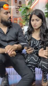 Kushee Ravi Instagram - ಅಯ್ಯೋ ಯಾರ ತಪ್ಪು ಬೇಗ ಹೇಳ್ರಿ! 
#CouplesKitchen #ZKReels #ZeeOnTheGoReels #ZeeKannada #BayasidaBaagiluTegeyona